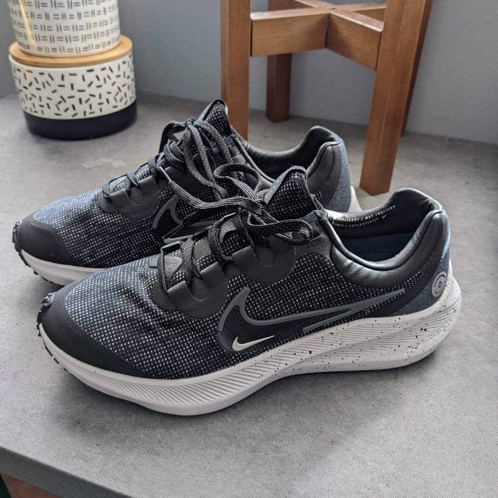 Men's NIKE Zoom Winflo 8 Shield Sneaker Size 9.5